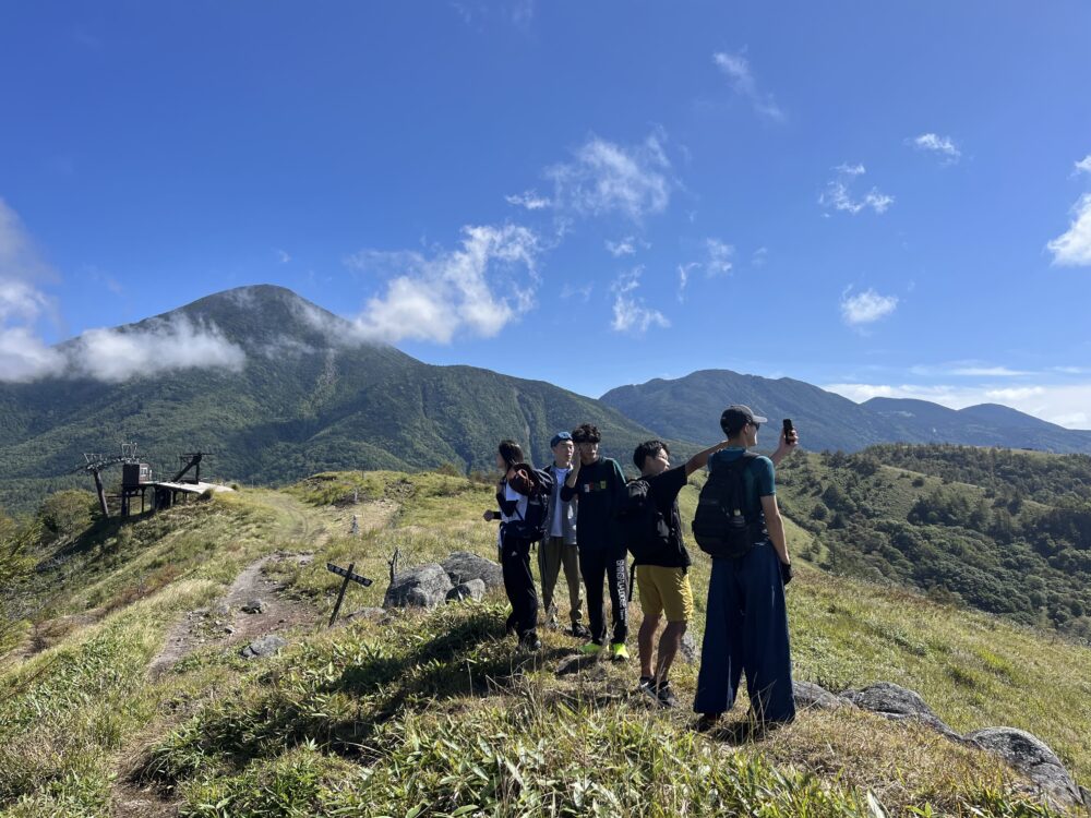 登山ガイド付きで安心！美し森夏の親子トレッキングツアー